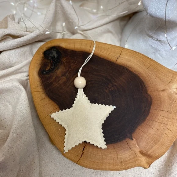 Star Ornament handmade for tree decor or gift wrapping embellishment - Picture 3 of 3